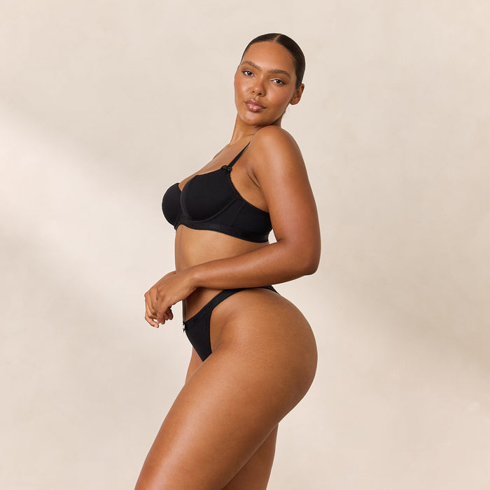 Amber, 36D/L