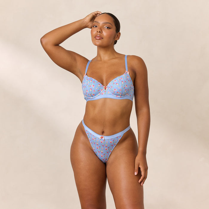 Amber, 36D/L