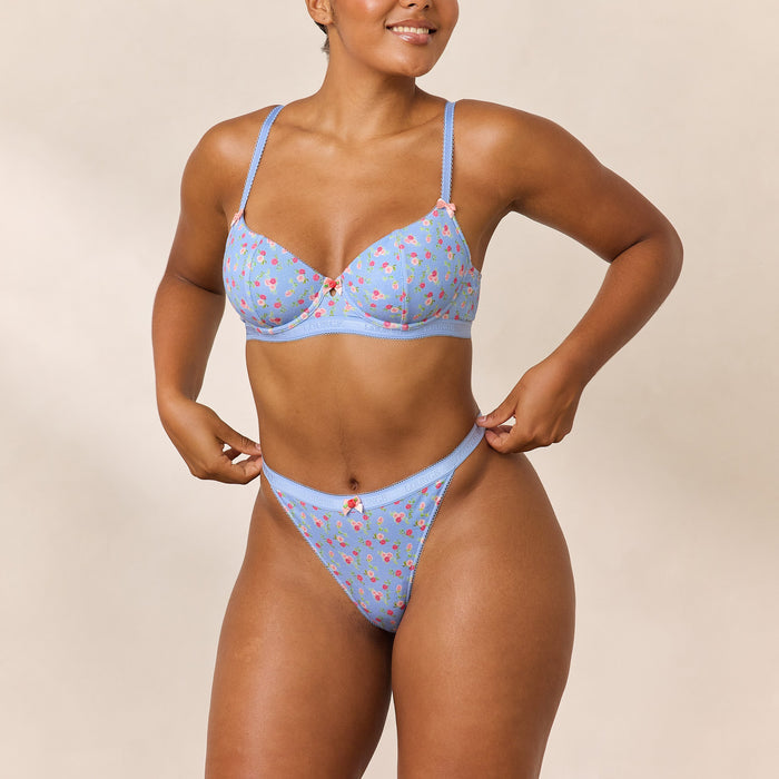 Amber, 36D/L