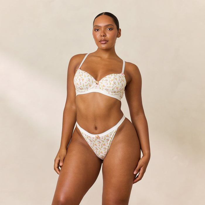 Amber, 36D/L