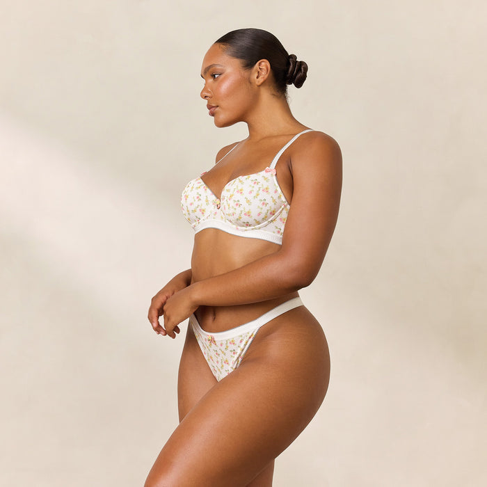 Amber, 36D/L