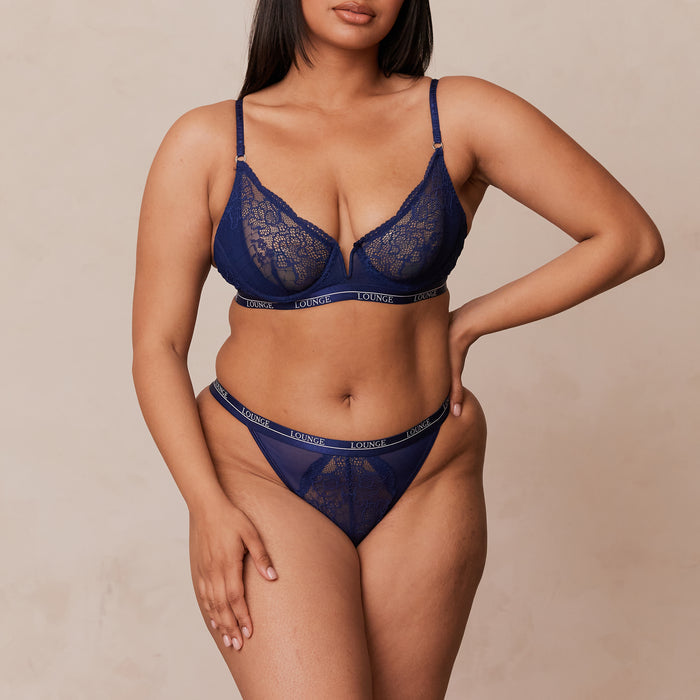 Melanie, 36D/XL