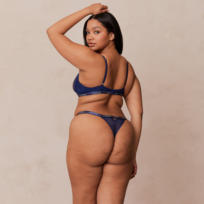 Melanie, 36D/XL