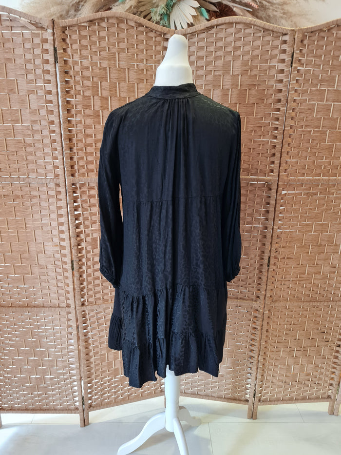 Saffron dress in black