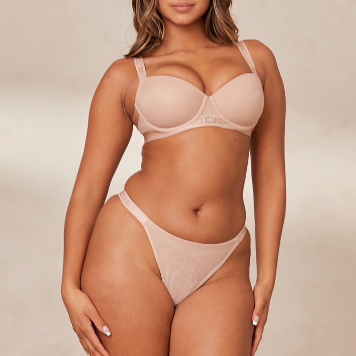 Nayeli, 34D/M (Thong)
