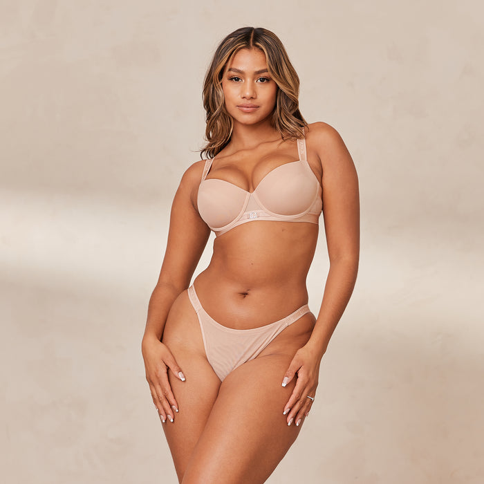 Nayeli, 34D/M (Briefs)