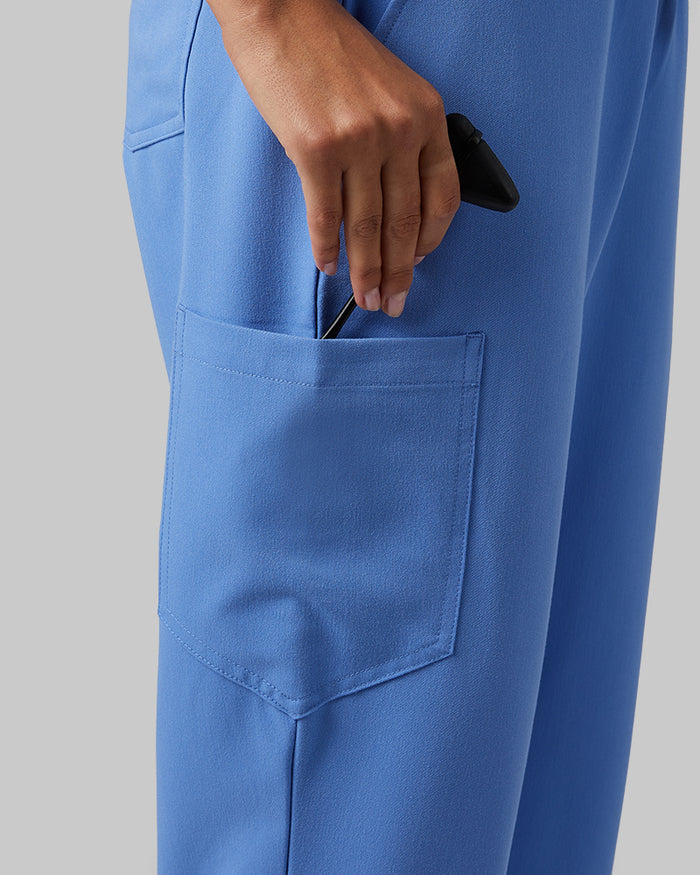 32 Degrees Blue Sky _ Womens Cargo scrub Jogger {model: Arantza is 5'9"and size 2 wearing size XS}{bottom}{right} {bottom}{right}
