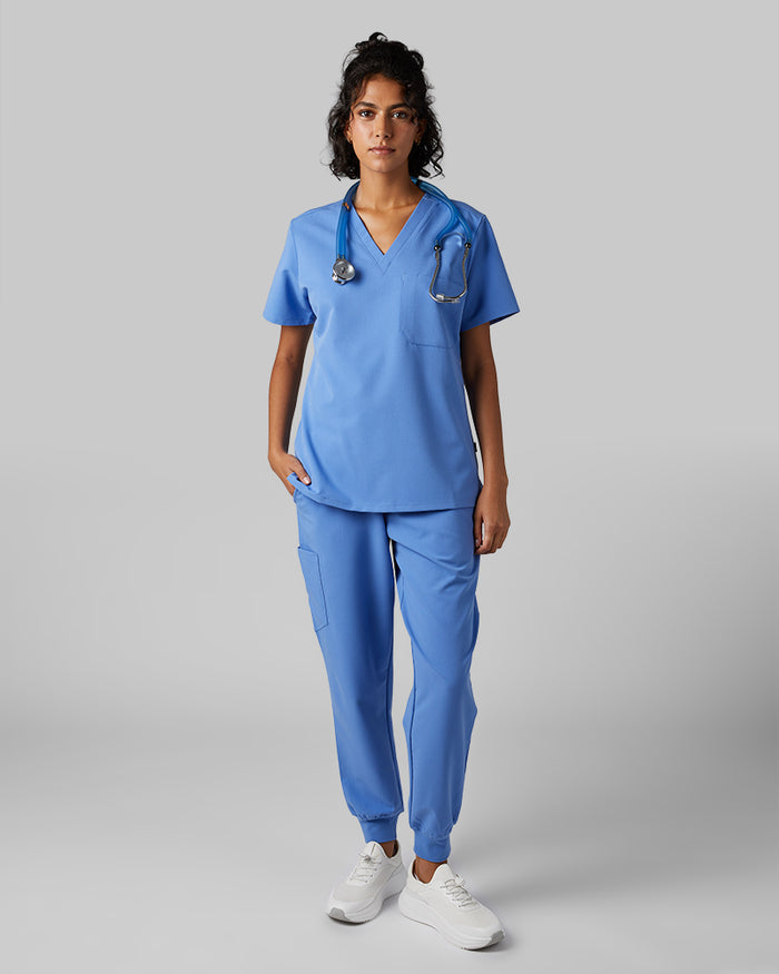 32 Degrees Blue Sky _ Womens Cargo scrub Jogger {model: Arantza is 5'9"and size 2 wearing size XS}{bottom}{right} {bottom}{right}