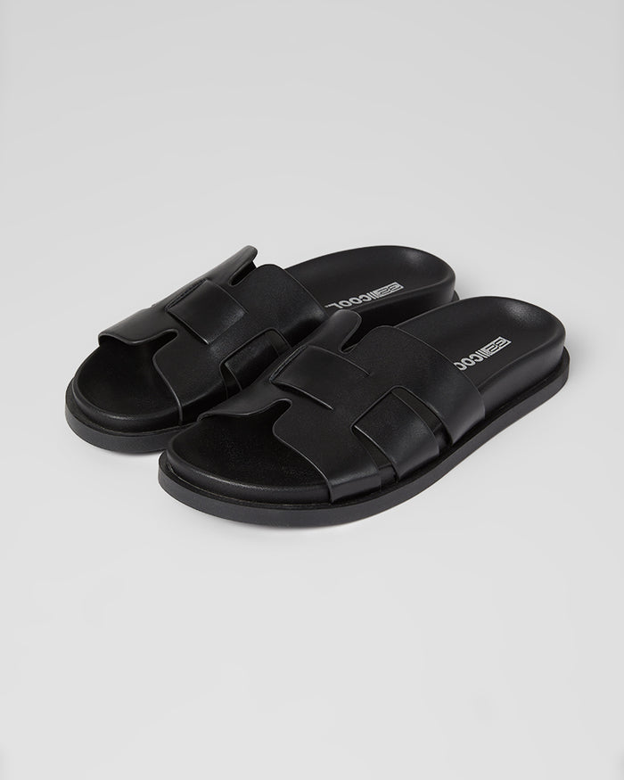 32 Degrees Black_ Women's H-Band Footbed sandals {bottom}{right}