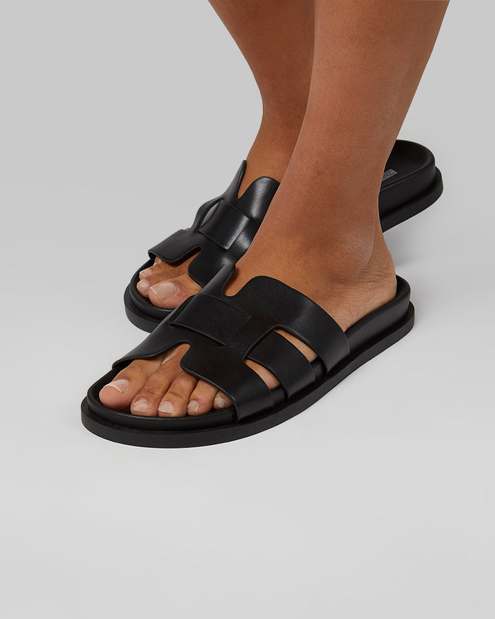 32 Degrees Black_ Women's H-Band Footbed sandals {bottom}{right}