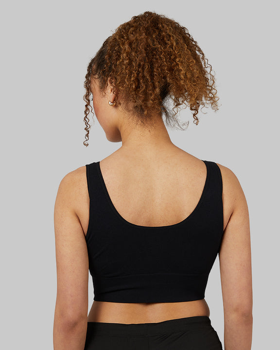 32 Degrees Black _ Womens Scoop Longline Comfort Bra {model: Yanisha is 5'7" and size 4, wearing size S}{bottom}{right} {bottom}{right}