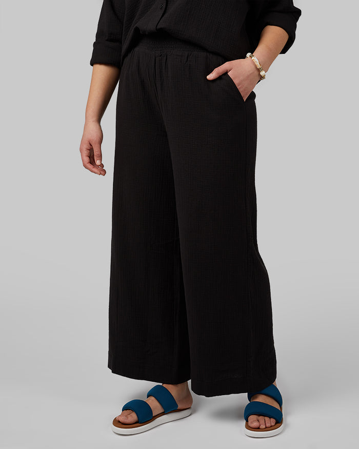 32 Degrees Black _ Women's soft Gauze Ankle Pant {model: Shani is 5'10" and size 12 wearing size L}{bottom}{right} {bottom}{right}