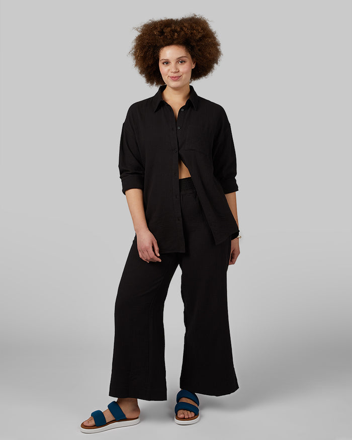 32 Degrees Black _ Women's soft Gauze Ankle Pant {model: Shani is 5'10" and size 12 wearing size L}{bottom}{right} {bottom}{right}