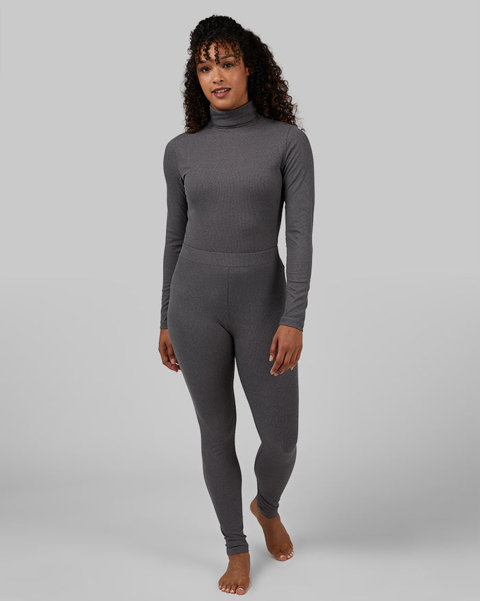 32 Degrees Charcoal Heather _ Women's Soft Rib Legging {model: Alexis is 5'6", wearing size S}{bottom}{right} {bottom}{right}