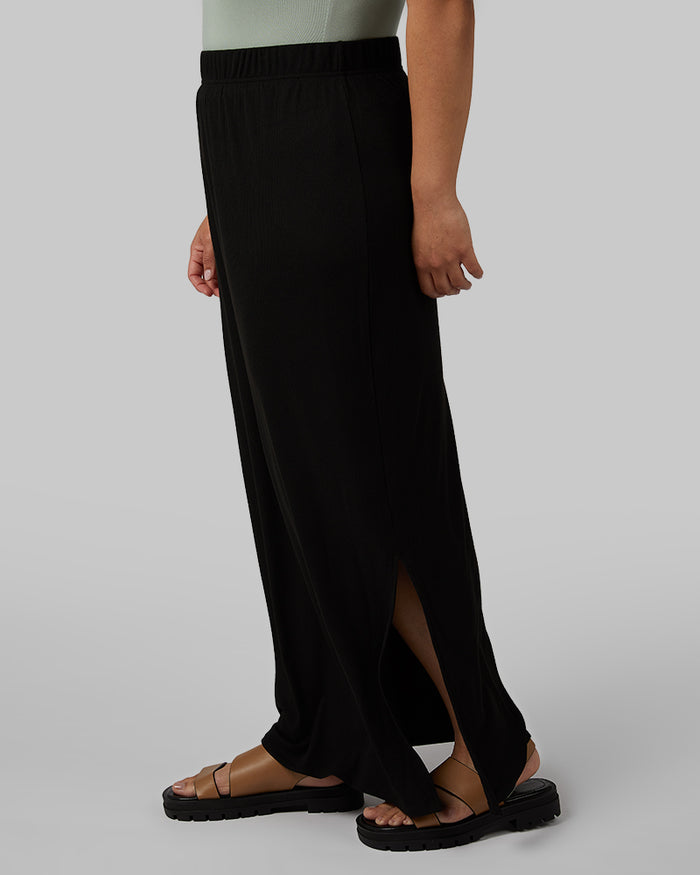 32 Degrees Black _ Women's Soft Rib Maxi Skirt {model: Maria is 5'9"and size 14 wearing size L}{bottom}{right} {bottom}{right}