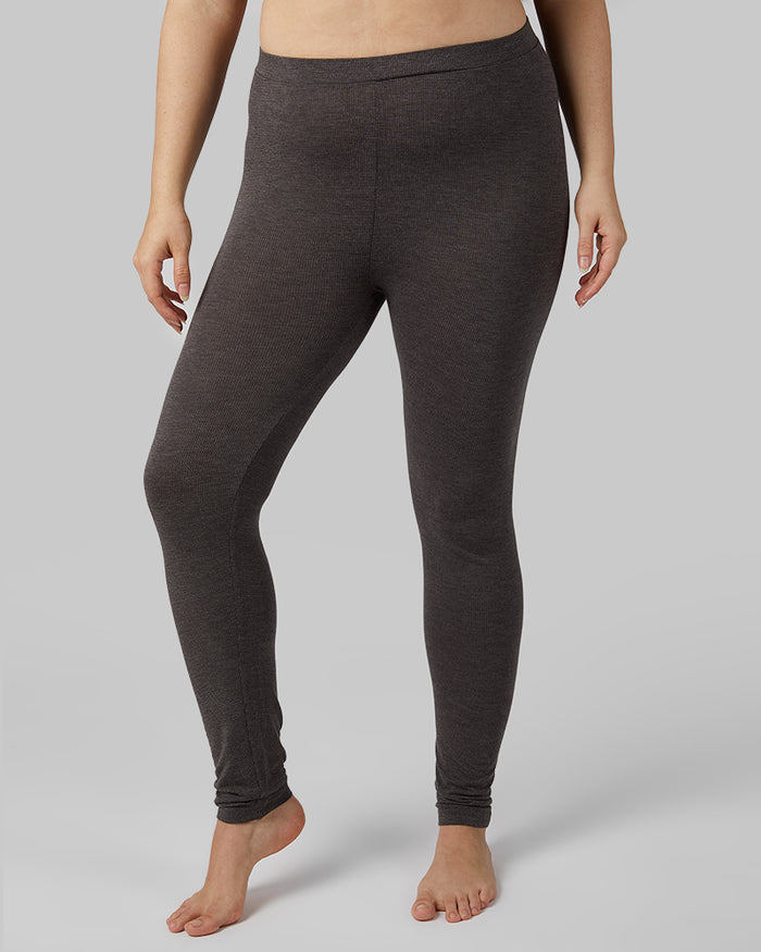 32 Degrees Charcoal Heather _ Women's Midweight Baselayer Legging {model: Kristen is 5'7"and size 14 wearing size L}{bottom}{right} {bottom}{right}