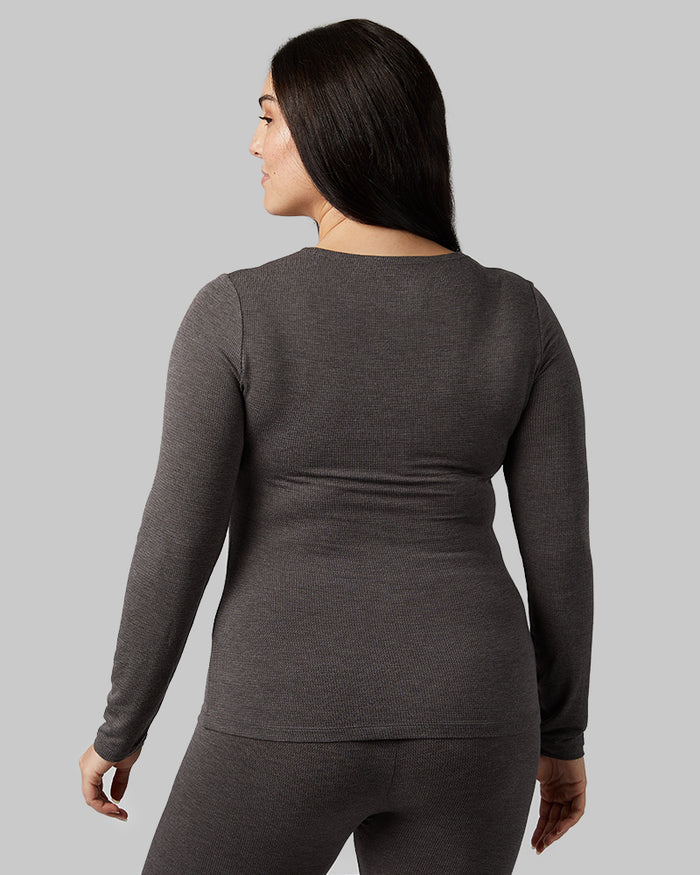 32 Degrees Charcoal Heather _ Women's Midweight Baselayer scoop Top {model: Kristen is 5'7"and size 14 wearing size L}{bottom}{right} {bottom}{right}