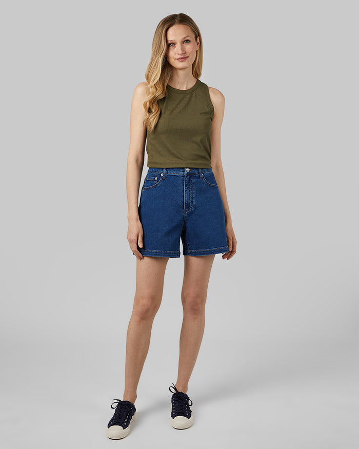 32 Degrees Indigo Wash _ Women's stretch Comfort Jean 5-Inch short {model: Xenia is 5'9"and size 2 wearing size S}{bottom}{right} {bottom}{right}
