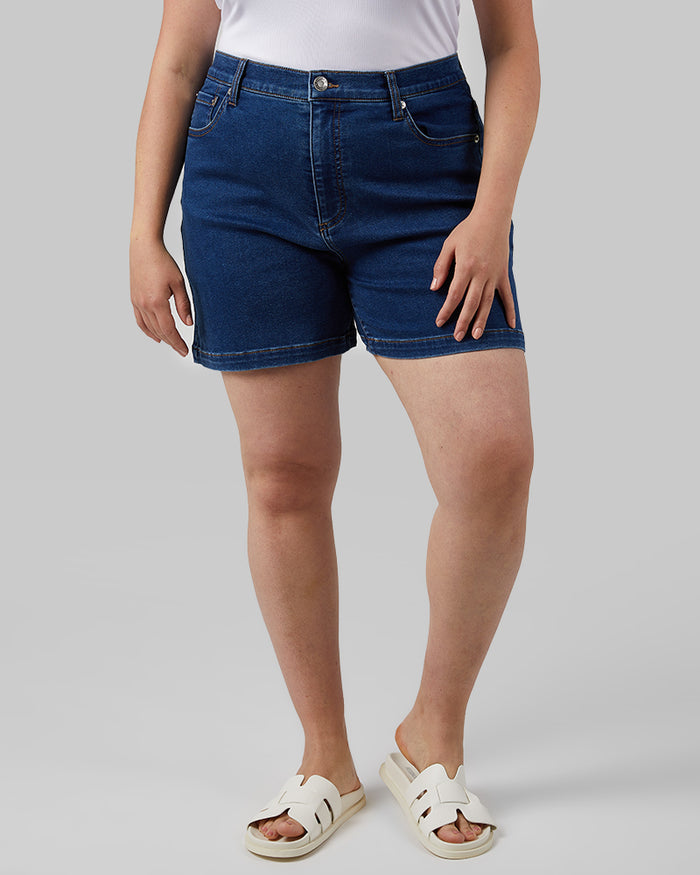 32 Degrees Indigo Wash _ Women's stretch Comfort Jean 5-Inch short {model: Allison is 5'9"and size 14 wearing size L}{bottom}{right} {bottom}{right}