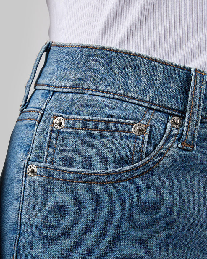 32 Degrees Medium Indigo Wash _ Women's stretch Comfort Jean Bermuda short  {model: Meli is 5'9.5"and size S wearing size 4}{bottom}{right} {bottom}{right}