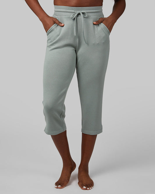 32 Degrees Green Millieu _ Women's studio Tech Capri {model: Wemi is 5'10"and size 2-4 wearing size S}{bottom}{right} {bottom}{right}
