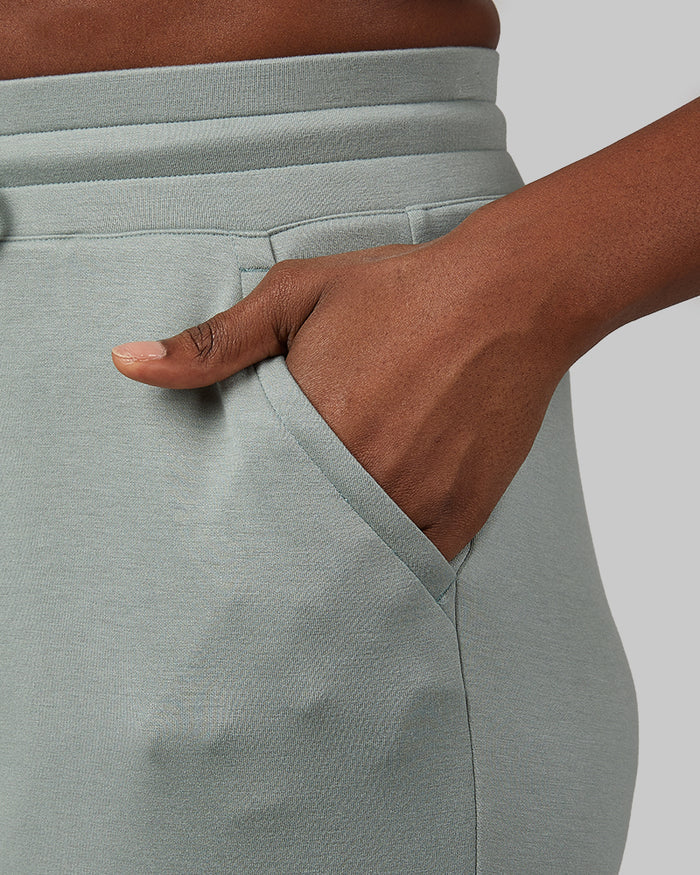 32 Degrees Green Millieu _ Women's studio Tech Capri {model: Wemi is 5'10"and size 2-4 wearing size S}{bottom}{right} {bottom}{right}
