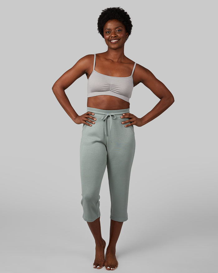 32 Degrees Green Millieu _ Women's studio Tech Capri {model: Wemi is 5'10"and size 2-4 wearing size S}{bottom}{right} {bottom}{right}