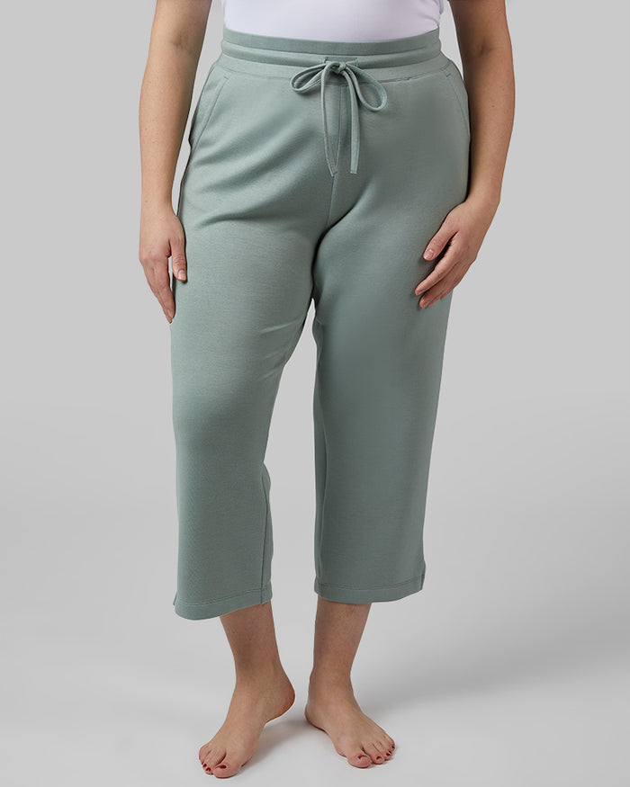 32 Degrees Green Millieu _ Women's studio Tech Capri {model: Allison is 5'9"and size 14 wearing size L}{bottom}{right} {bottom}{right}