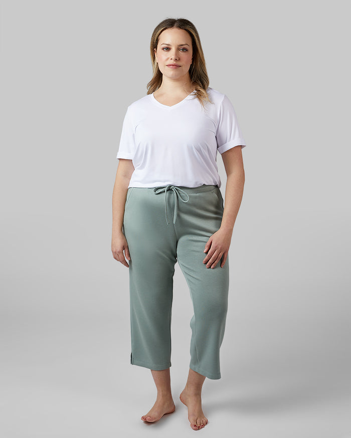 32 Degrees Green Millieu _ Women's studio Tech Capri {model: Allison is 5'9"and size 14 wearing size L}{bottom}{right} {bottom}{right}
