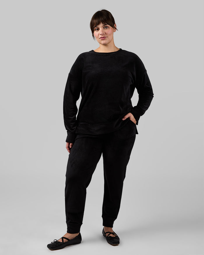 32 Degrees Black _ Women's Velour Luxe Rib Jogger {model: Avery is 5'5" and size 12 wearing size L}{bottom}{right} {bottom}{right}